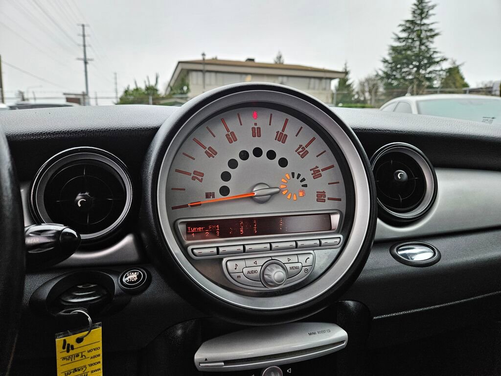 Used 2010 MINI Cooper Hardtop image 3