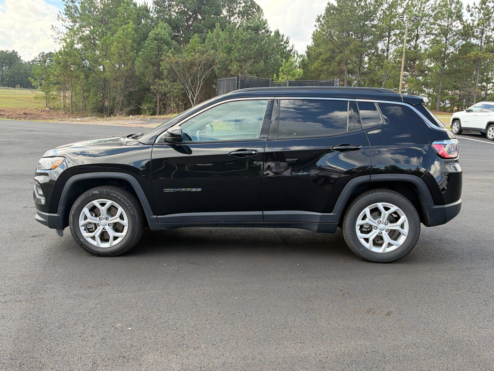 Used 2024 Jeep Compass Latitude AWD/4WD image 8