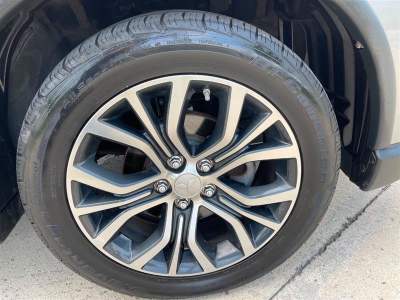 Used 2017 Mitsubishi Outlander ES AWD/4WD image 39
