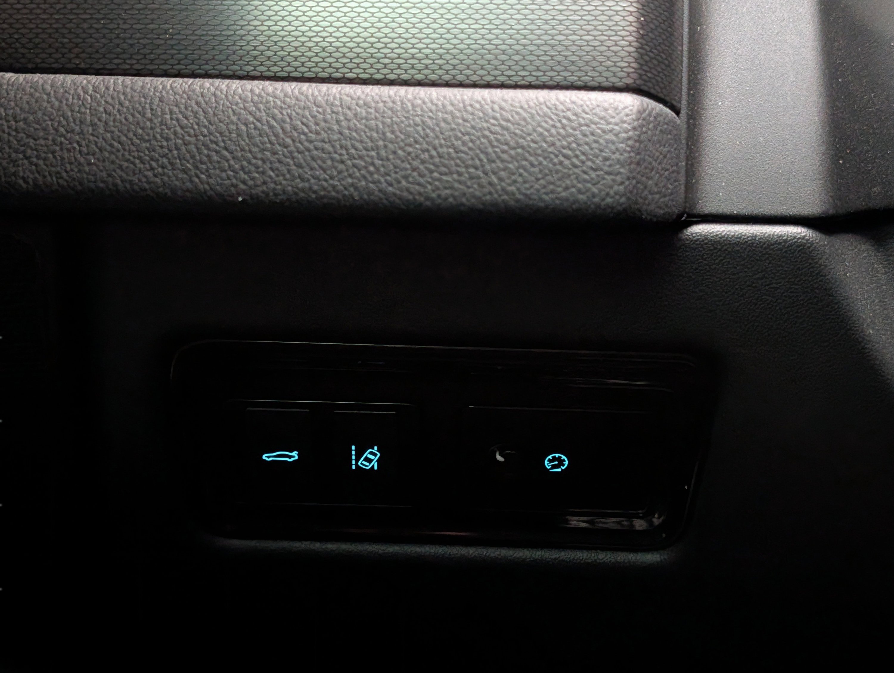 Used 2018 Jaguar XF S image 46