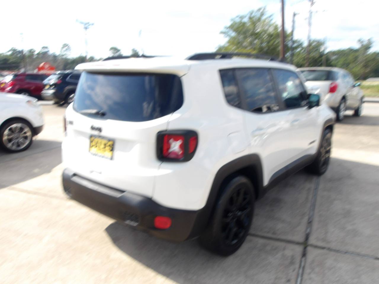 Used 2018 Jeep Renegade Altitude FWD image 11