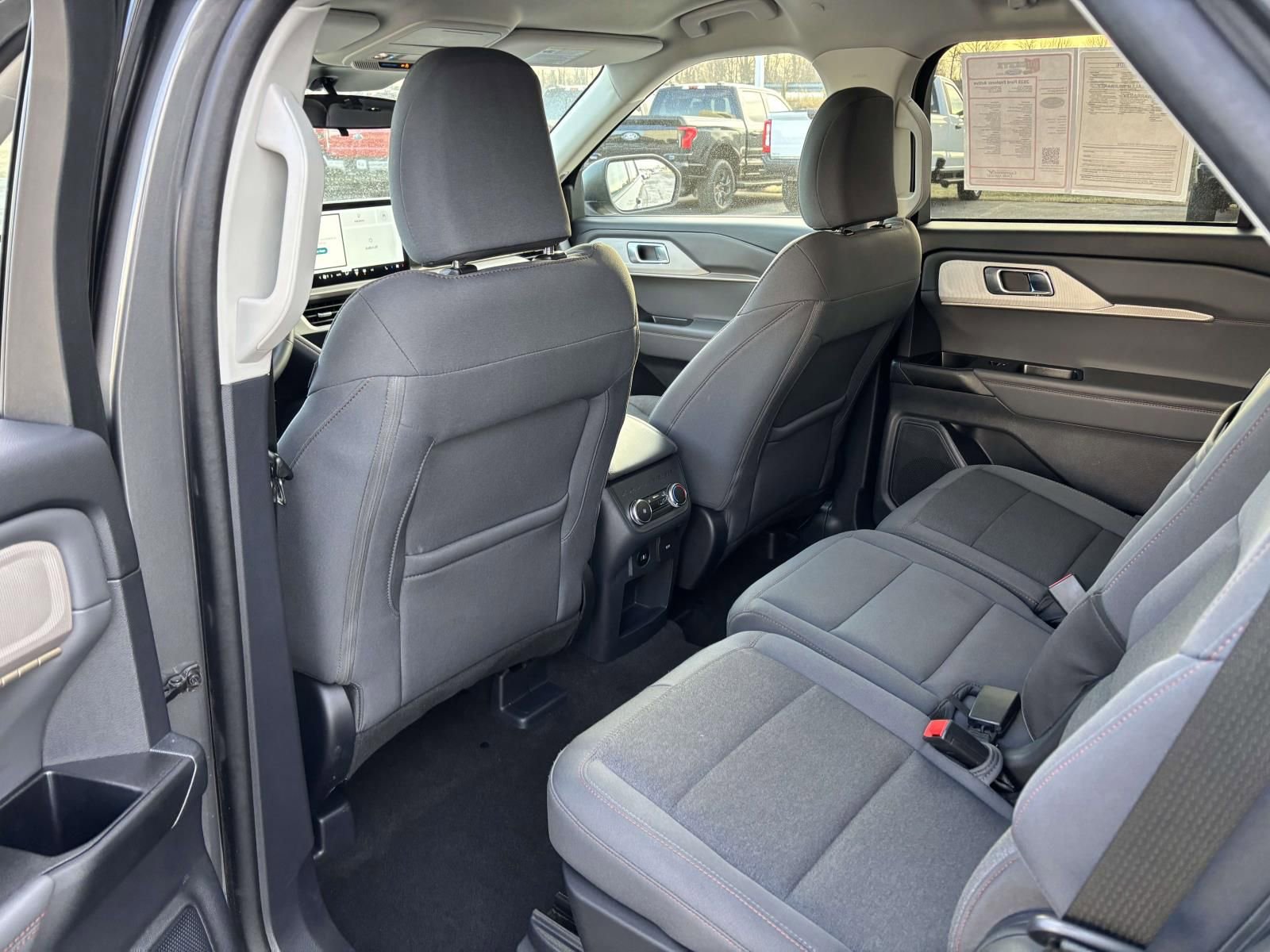 Used 2025 Ford Explorer Active image 30