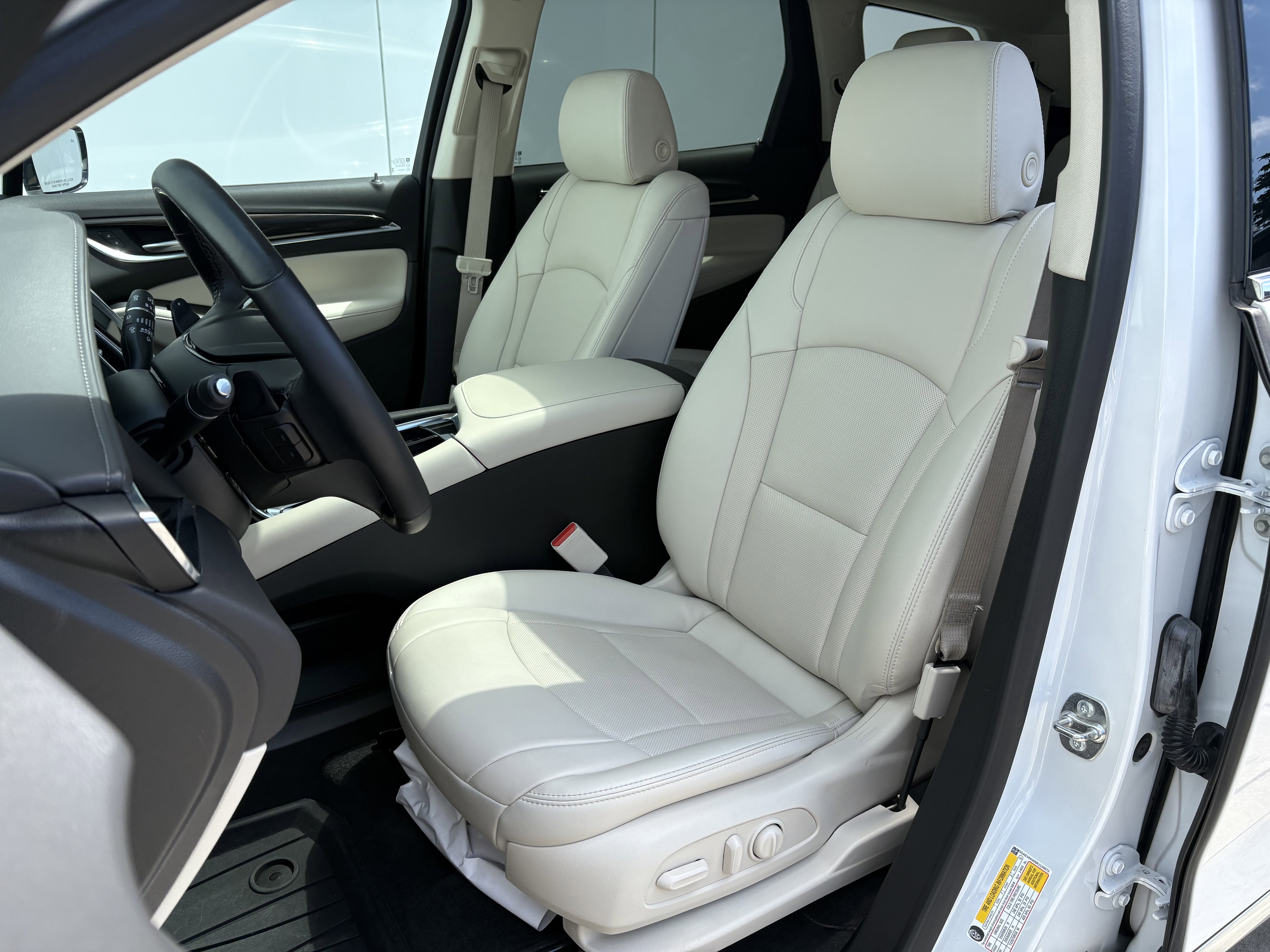 Used 2024 Buick Enclave Essence w/ Experience Buick Package AWD/4WD image 11