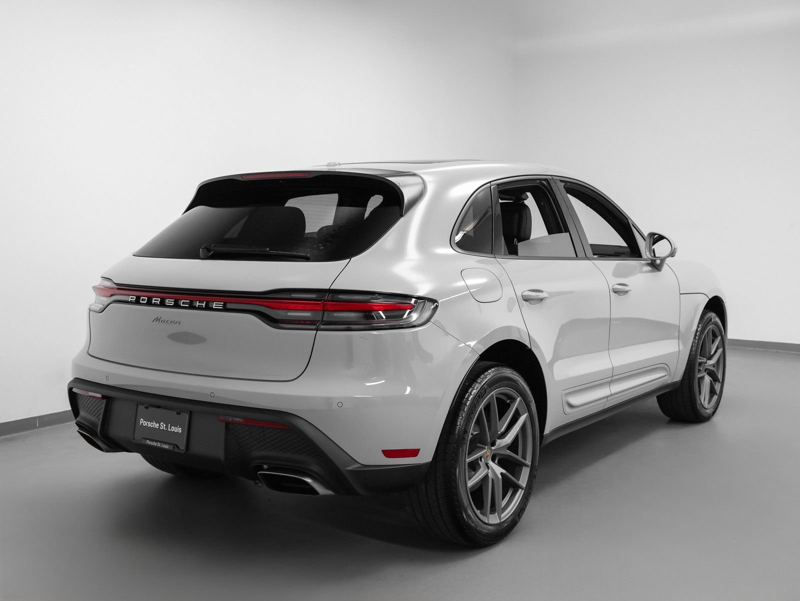 Certified 2026 Porsche Macan AWD/4WD image 12