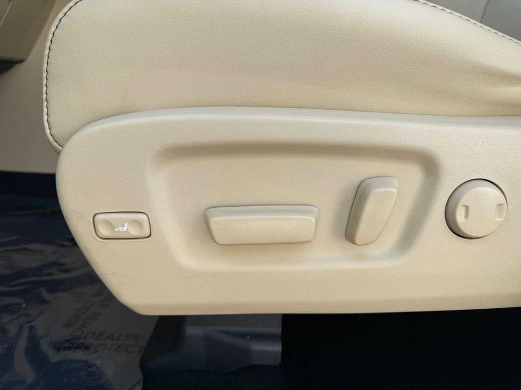 Used 2017 Toyota Highlander XLE image 16