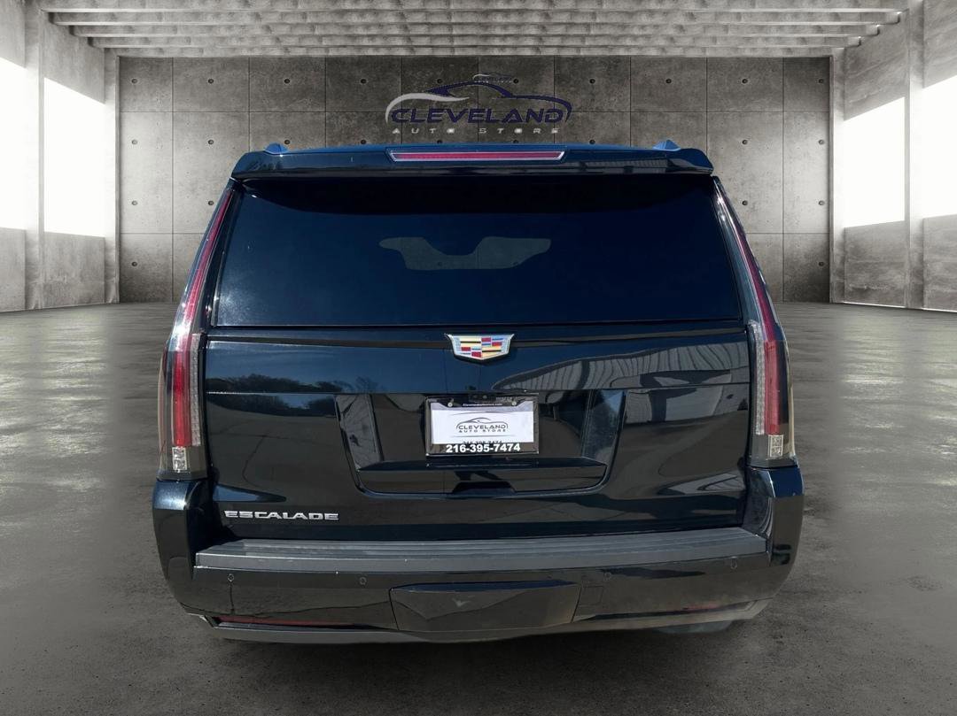 Used 2019 Cadillac Escalade Luxury w/ Escalade Sport Edition AWD/4WD image 4