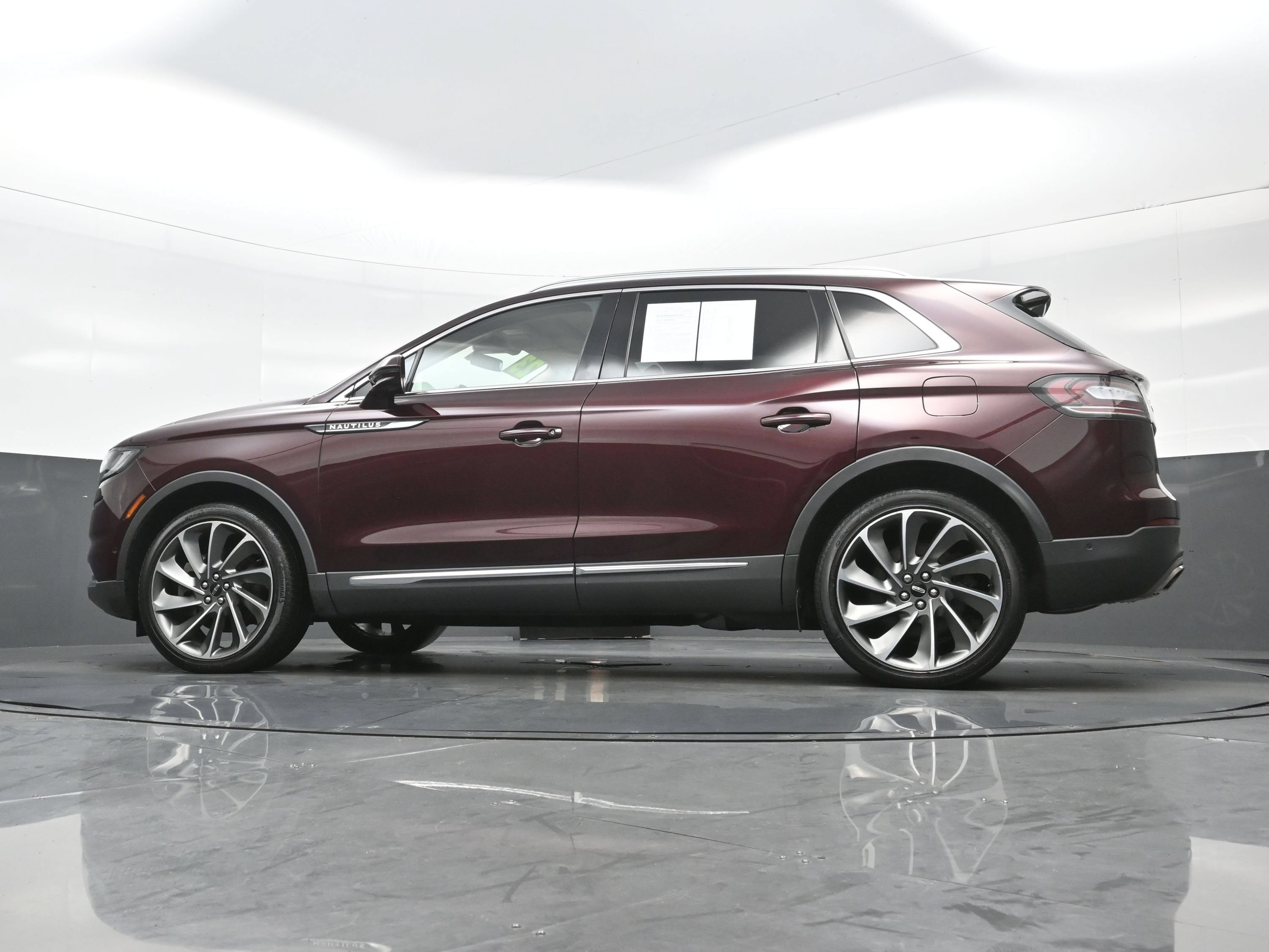 Used 2023 Lincoln Nautilus Reserve w/ Equipment Group 202A AWD/4WD image 27