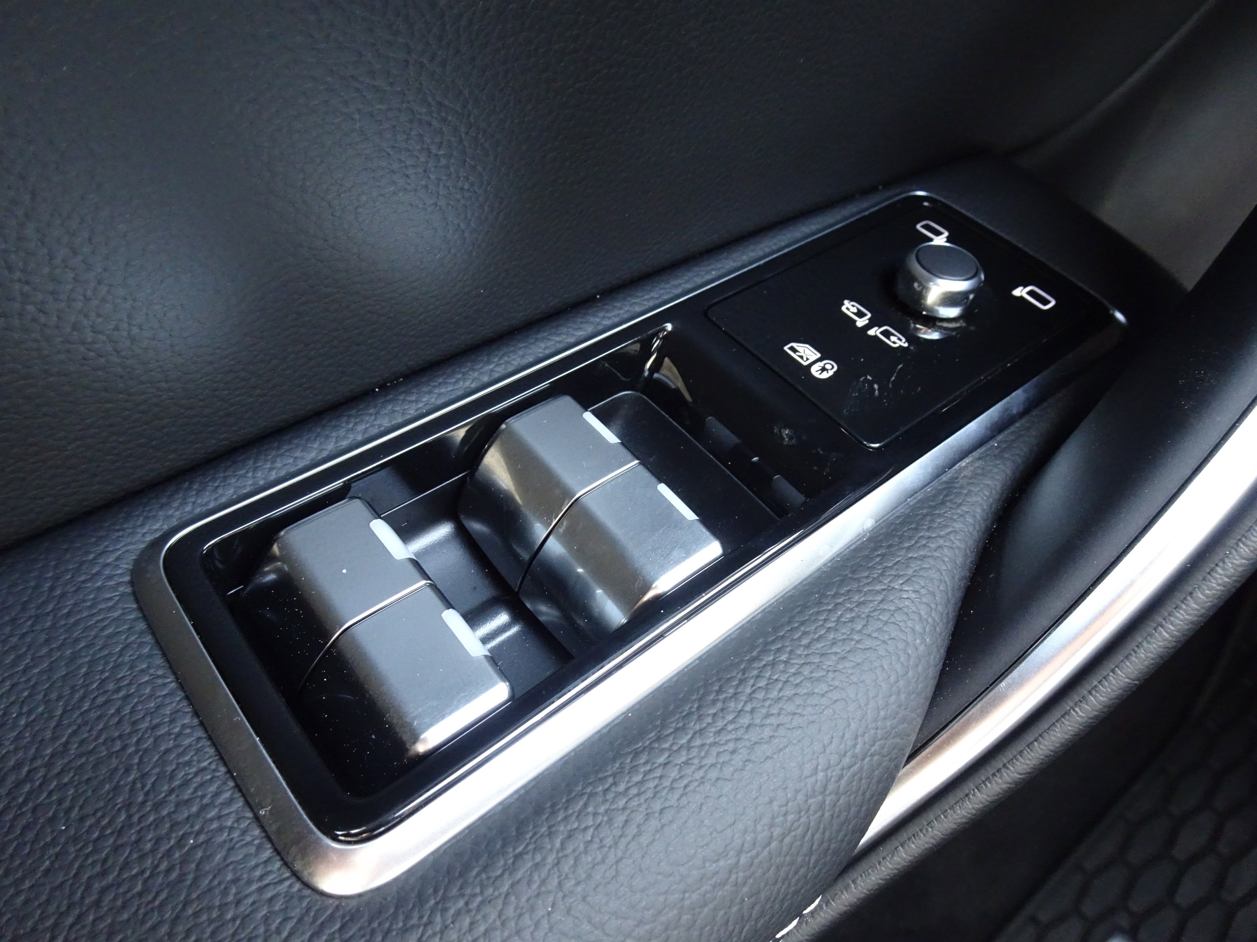 New 2024 Jaguar XF R-Dynamic SE image 27