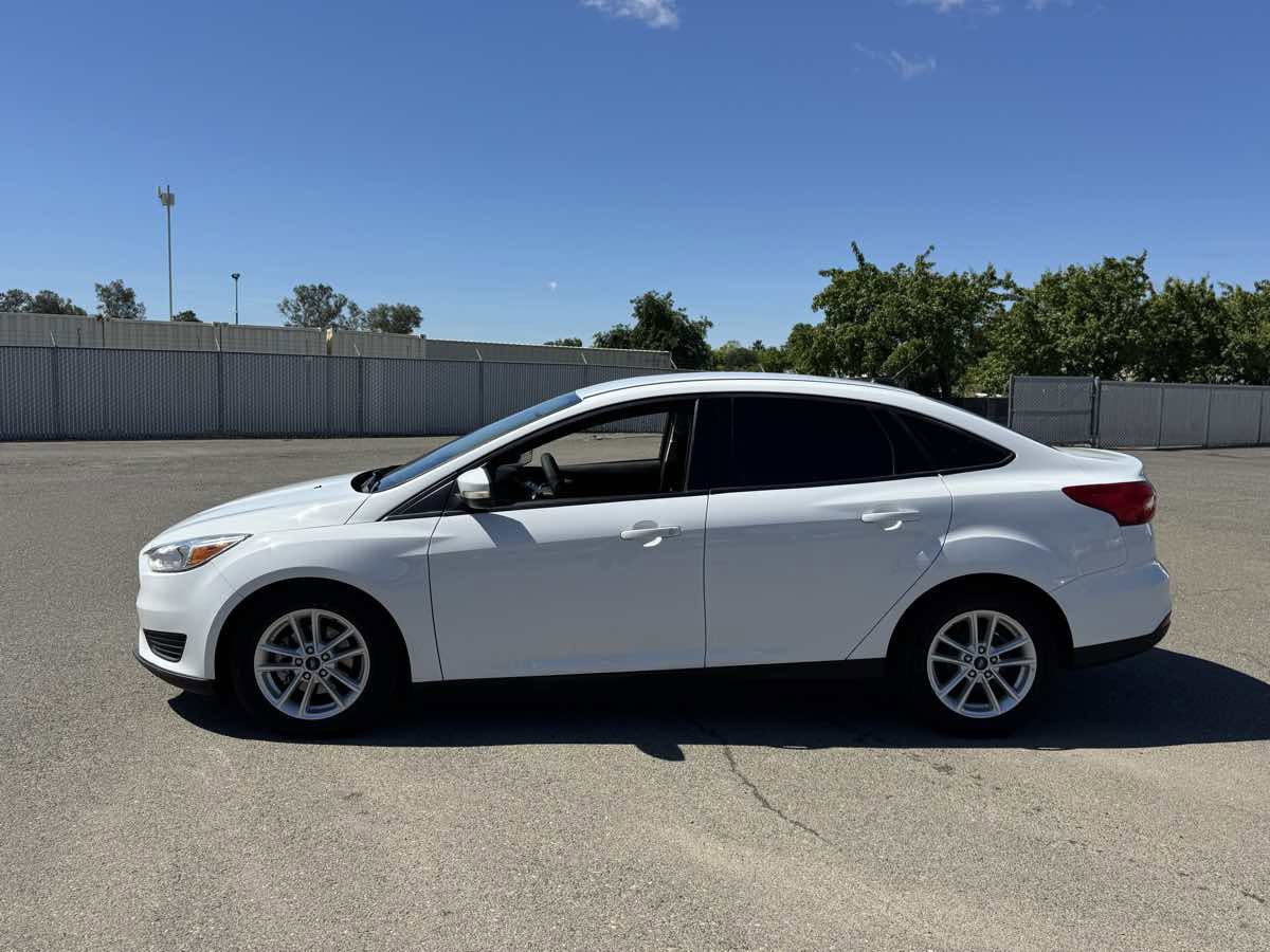 Used 2017 Ford Focus SE FWD image 6