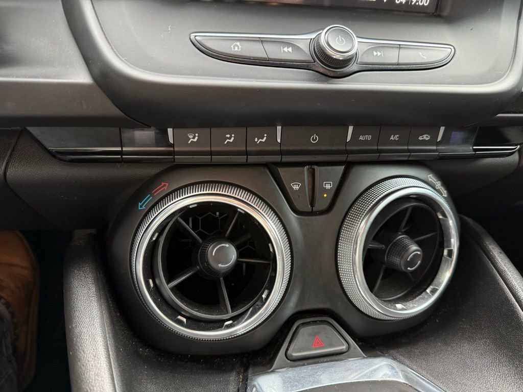 Used 2019 Chevrolet Camaro LT RWD image 17