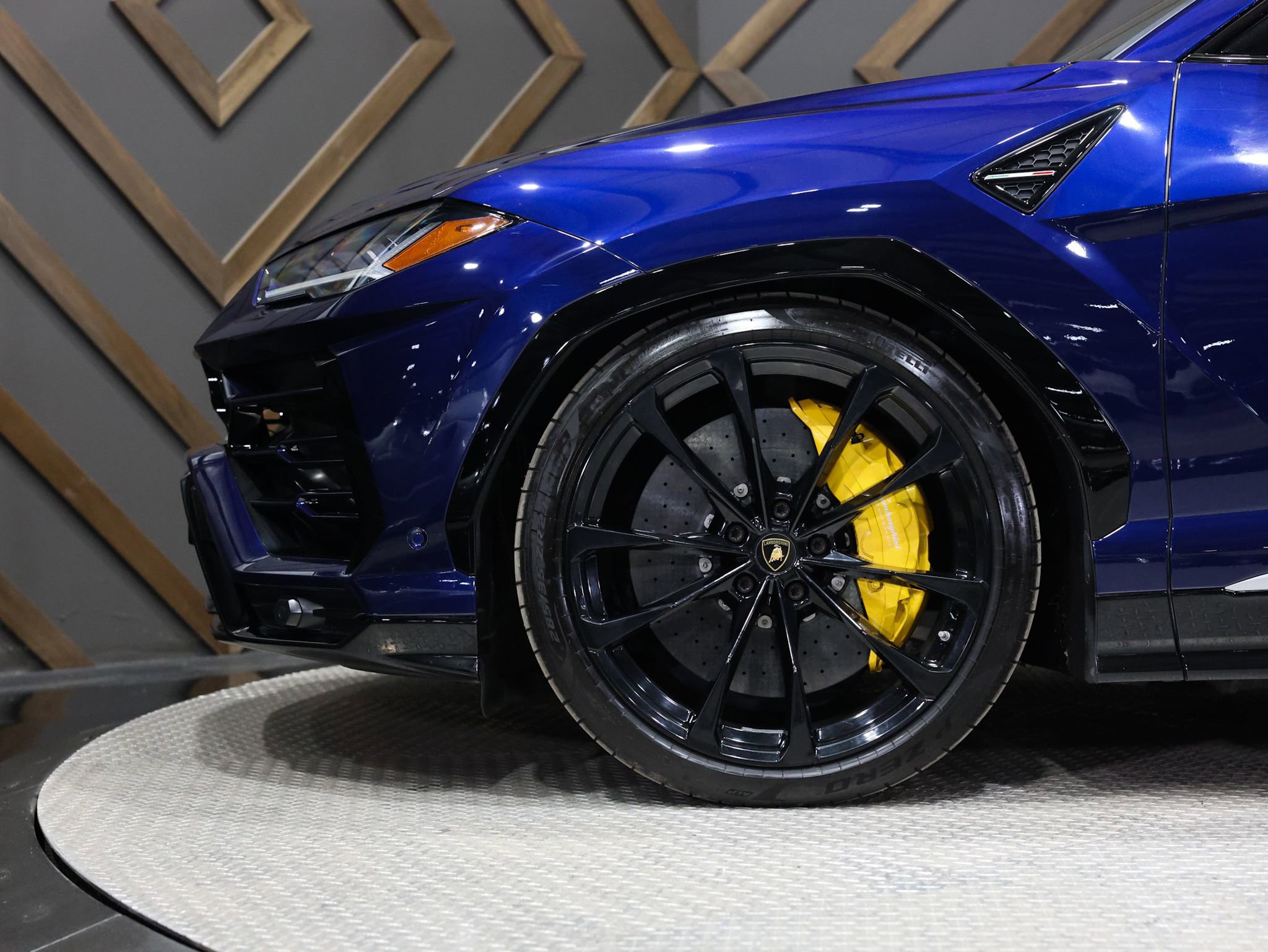 Used 2019 Lamborghini Urus image 8