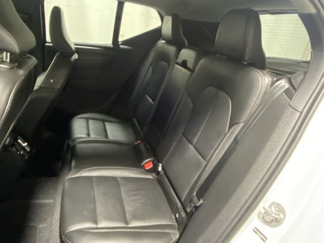 Used 2025 Volvo XC40 B5 Core image 14