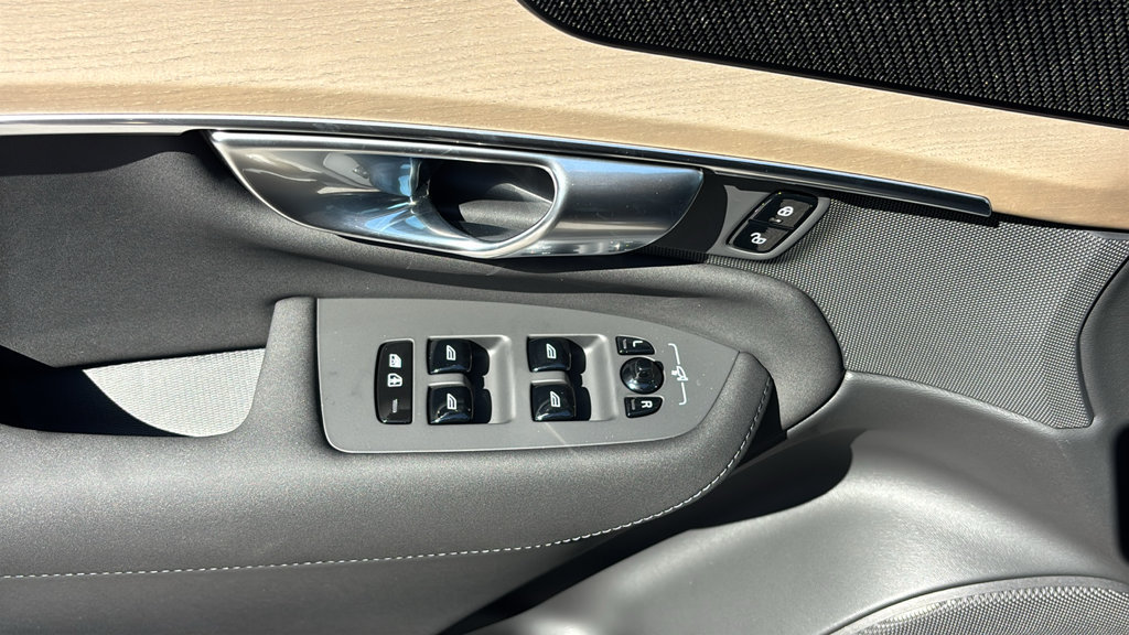 New 2027 Volvo XC90 B6 Plus AWD/4WD image 14