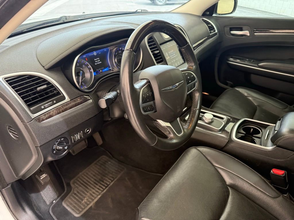 Used 2019 Chrysler 300 Limited image 12