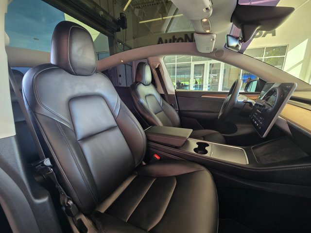 Used 2025 Tesla Model Y Long Range RWD image 21