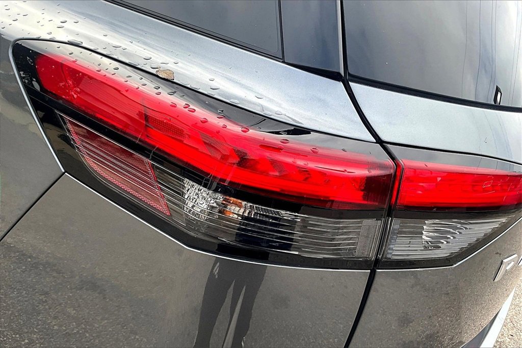 Used 2024 Nissan Pathfinder Platinum w/ Cargo Package image 31