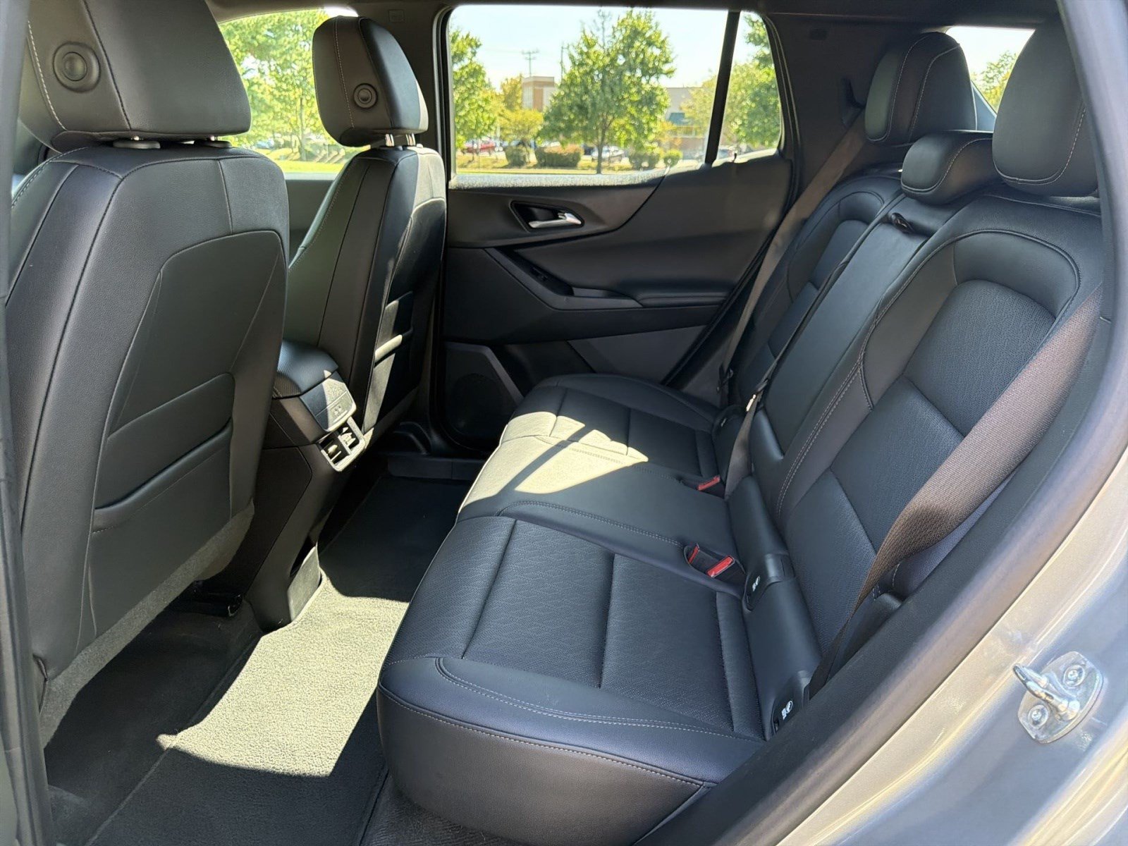 Used 2025 Chevrolet Equinox LT w/ Convenience Package II AWD/4WD image 24