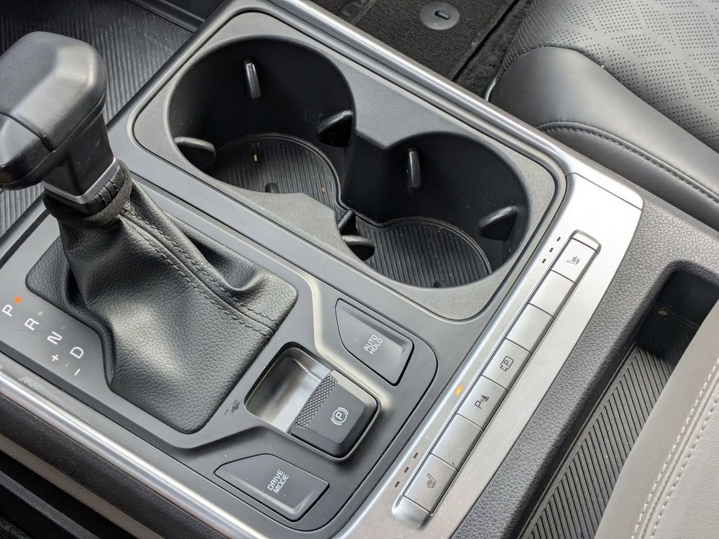 Used 2025 Kia Carnival image 25