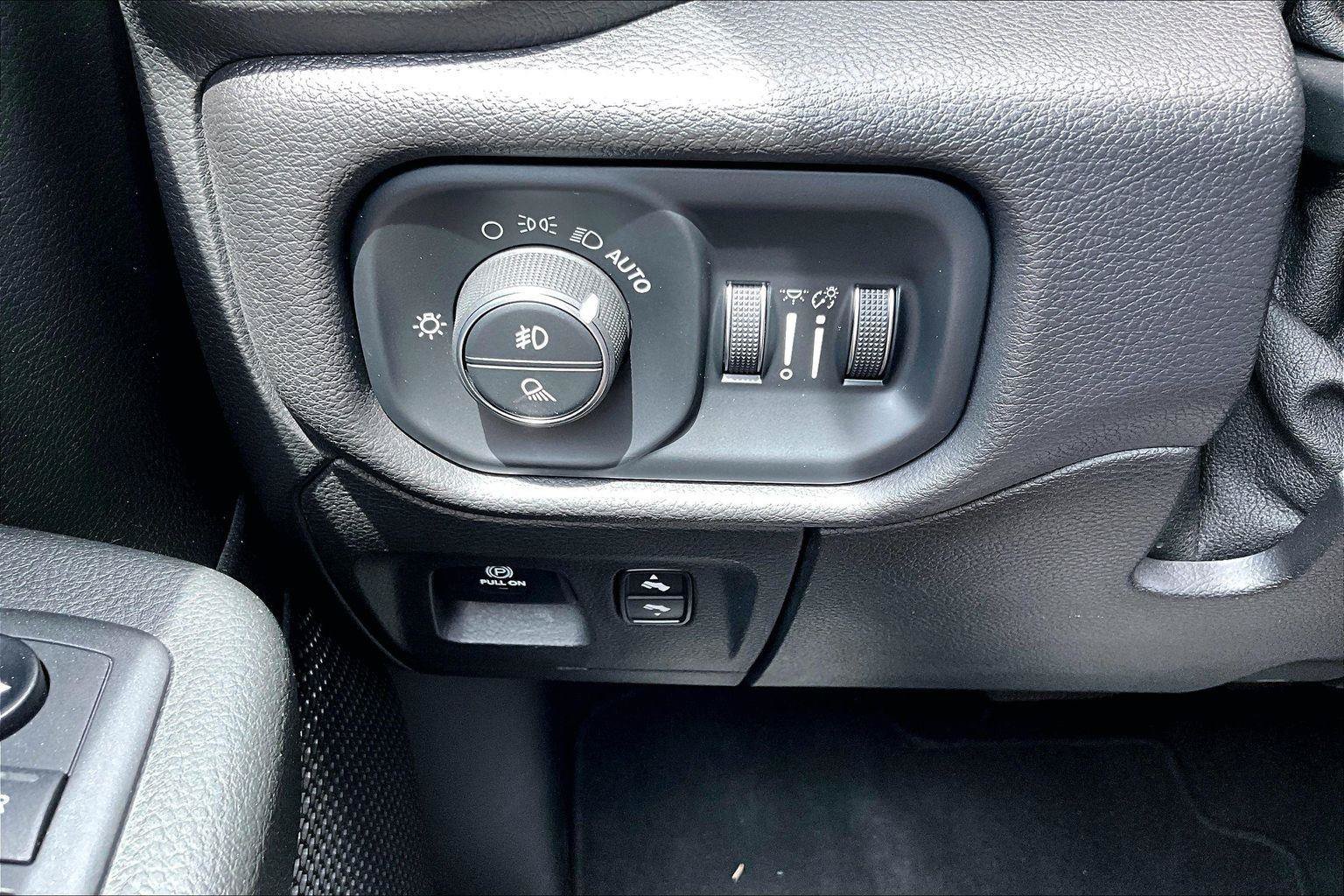 Used 2019 RAM 1500 Big Horn AWD/4WD image 38