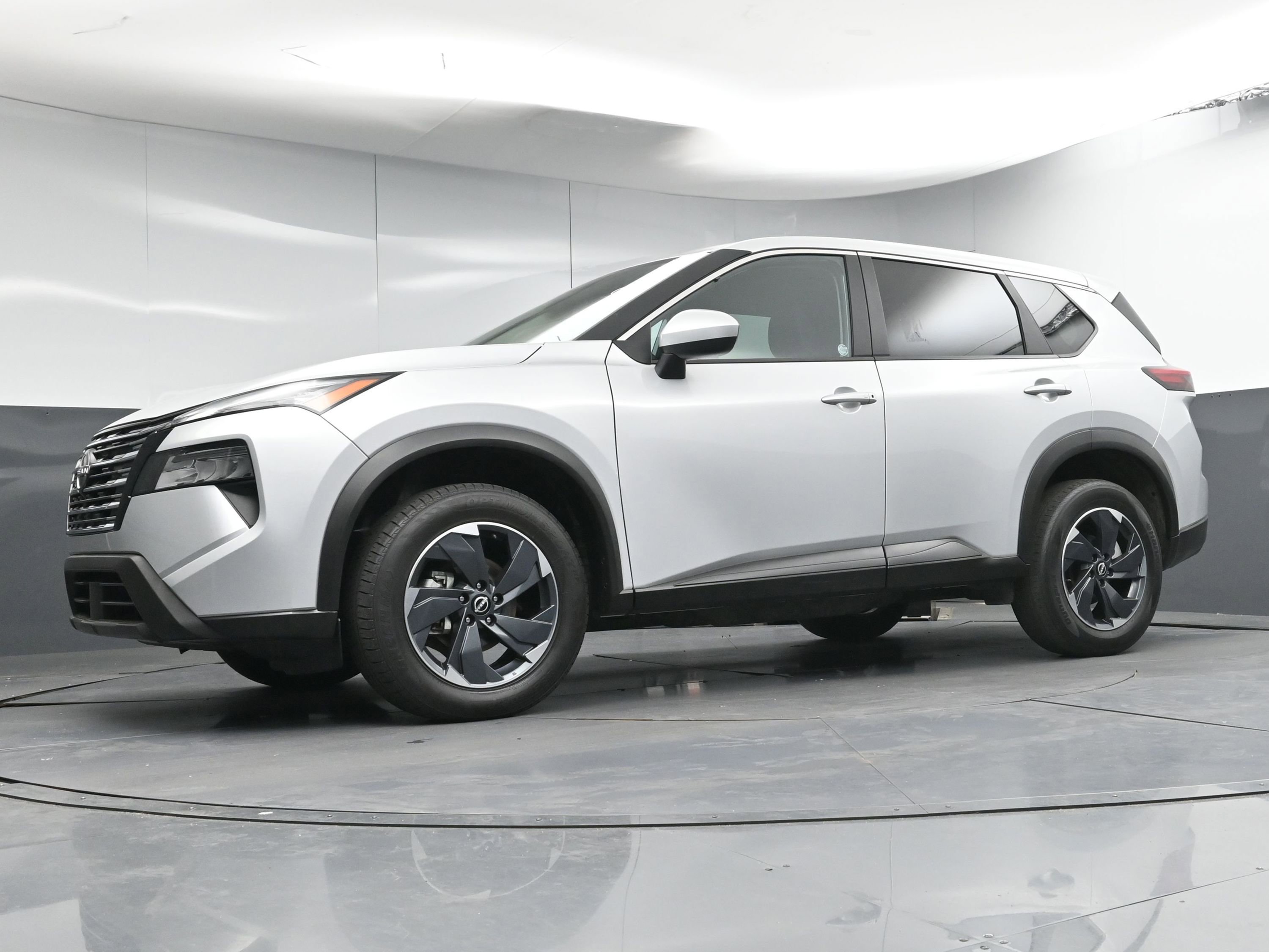 Used 2024 Nissan Rogue SV image 22