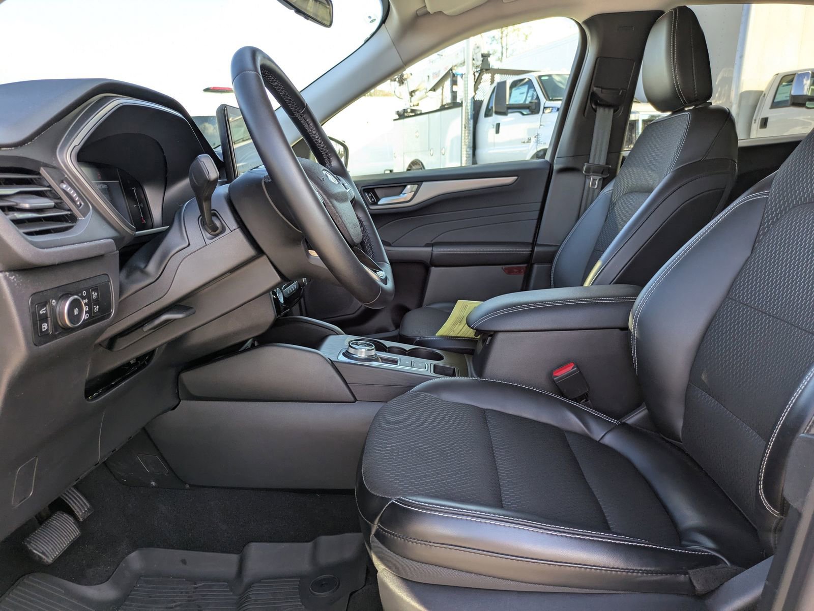 Certified 2025 Ford Escape SE FWD image 20