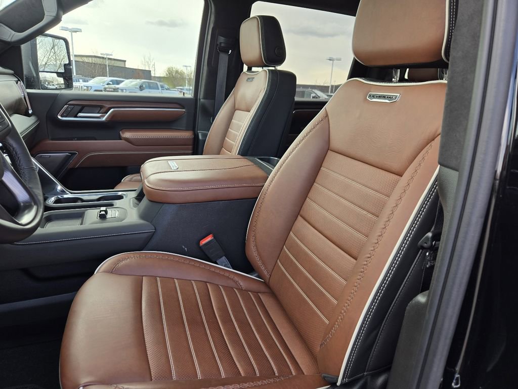 Used 2025 GMC Sierra 2500 Denali Ultimate image 2