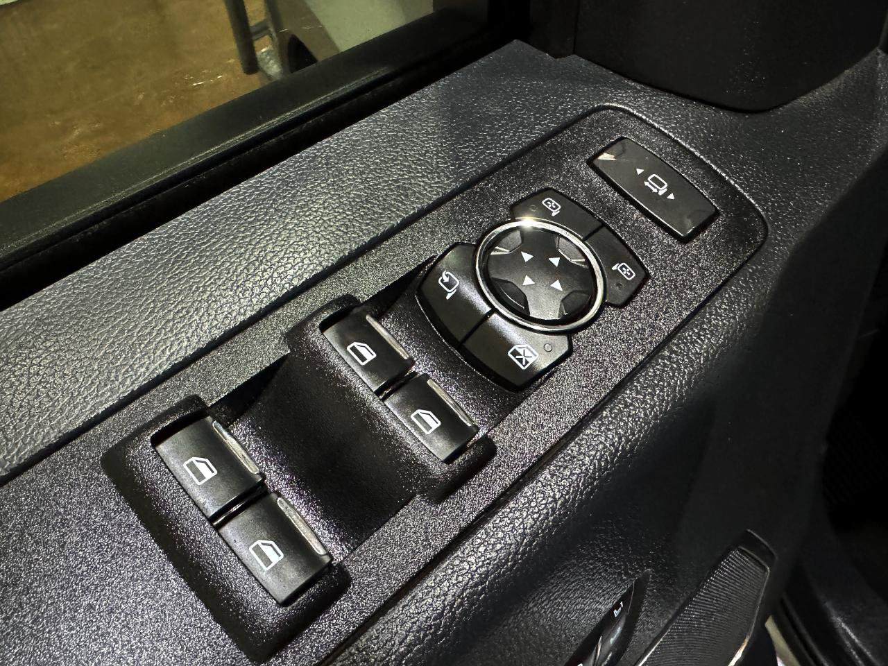 Used 2022 Ford F350 Lariat w/ Lariat Ultimate Package AWD/4WD image 33