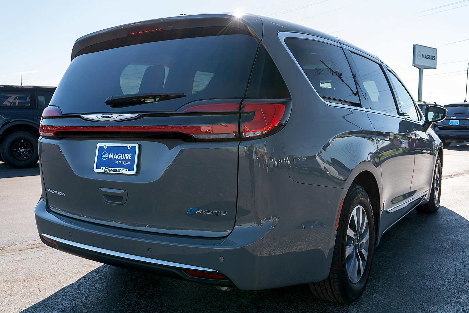 Used 2023 Chrysler Pacifica Limited FWD image 6