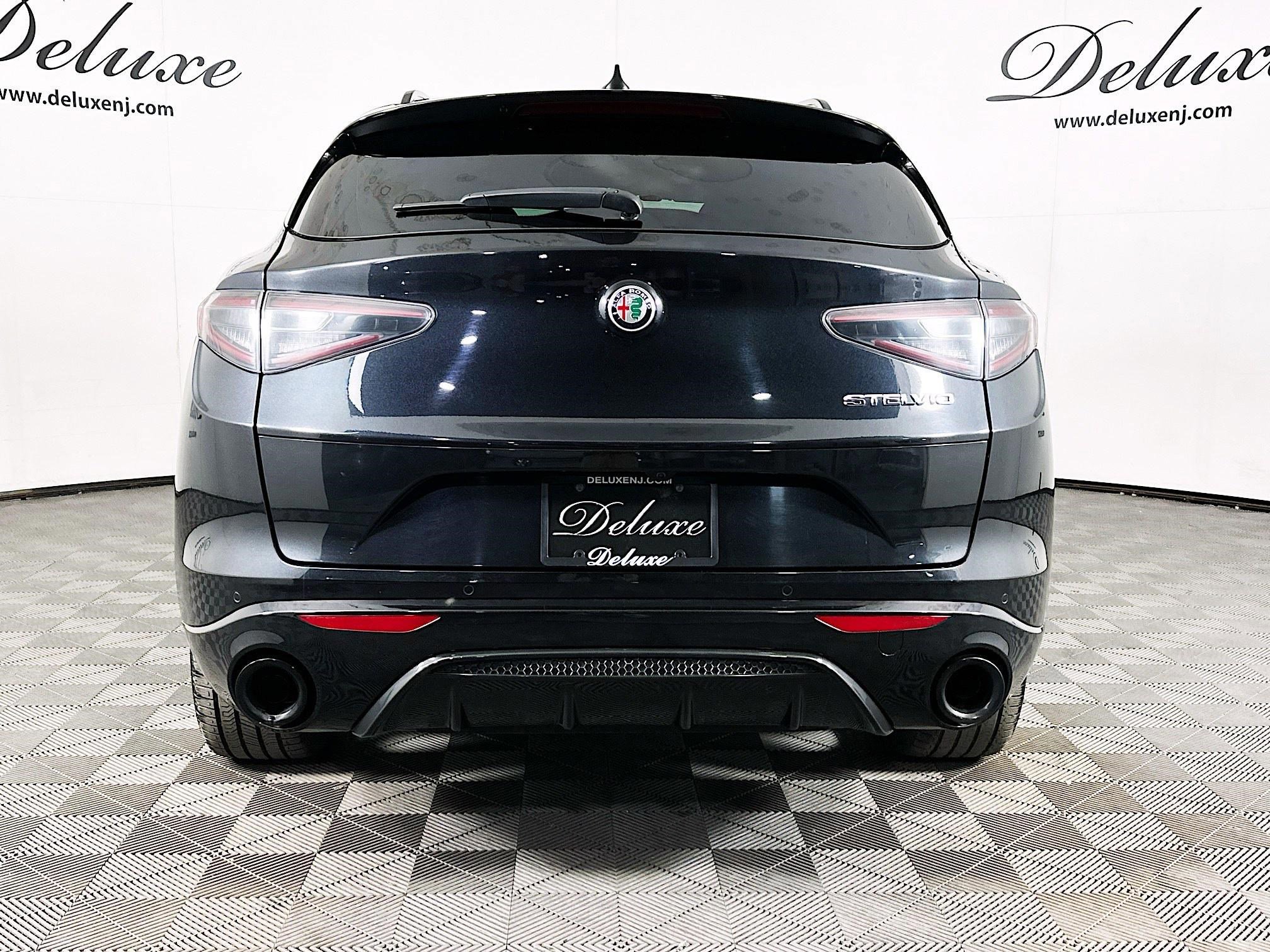 Used 2024 Alfa Romeo Stelvio Veloce AWD/4WD image 5