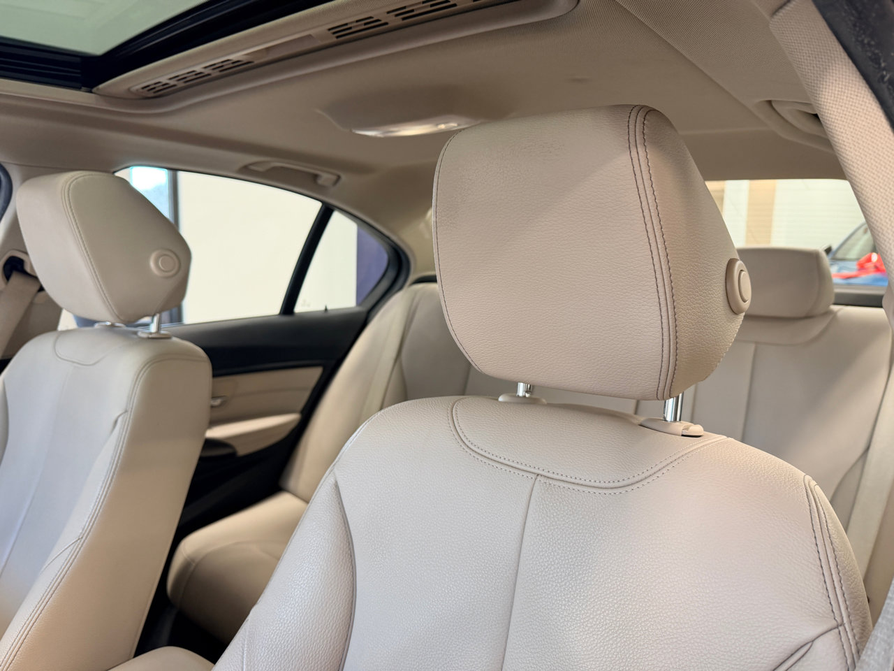 Used 2016 BMW 320i Sedan image 18