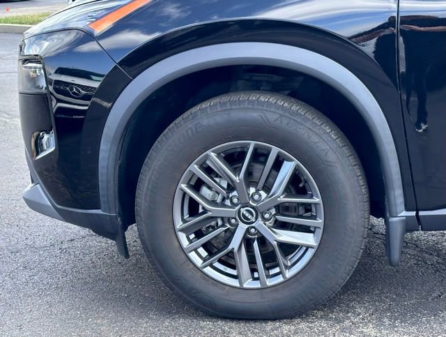 Used 2023 Nissan Rogue S image 8