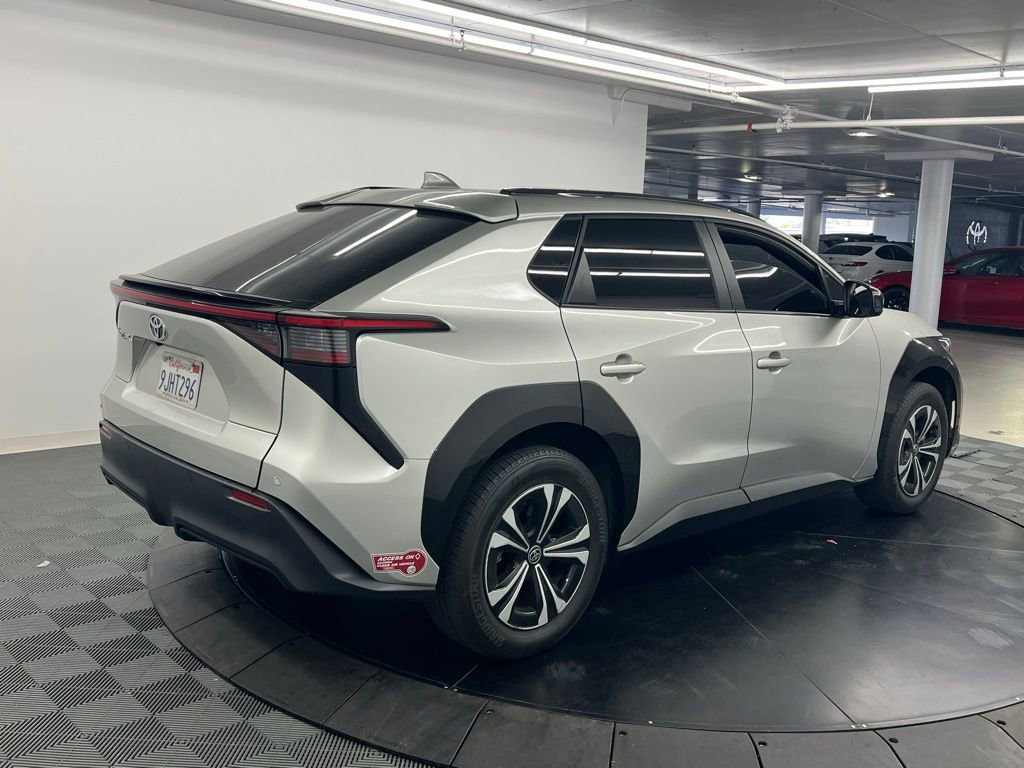 Used 2023 Toyota bZ4X XLE w/ Weather Package image 4