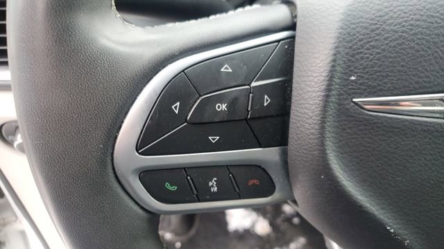 Certified 2024 Chrysler Pacifica Touring-L image 10