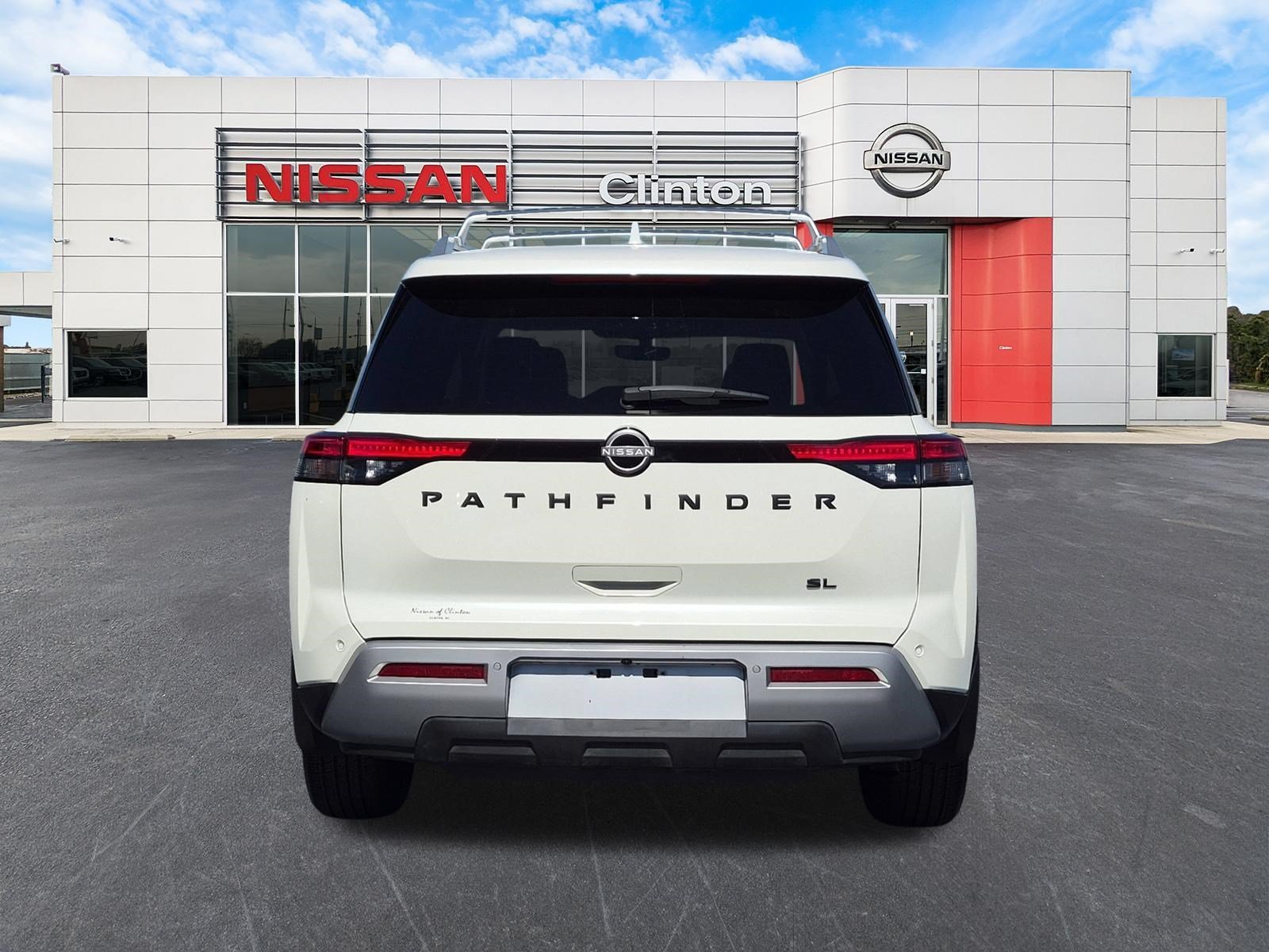 Used 2023 Nissan Pathfinder SL w/ Lighting Package (N92) FWD image 4