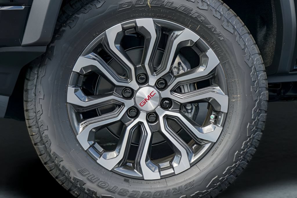 New 2026 GMC Canyon Denali AWD/4WD image 2