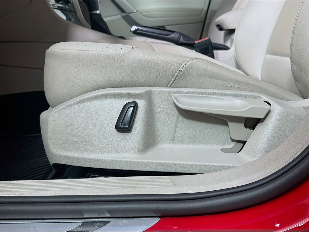 Used 2017 Volkswagen Golf Alltrack S image 22