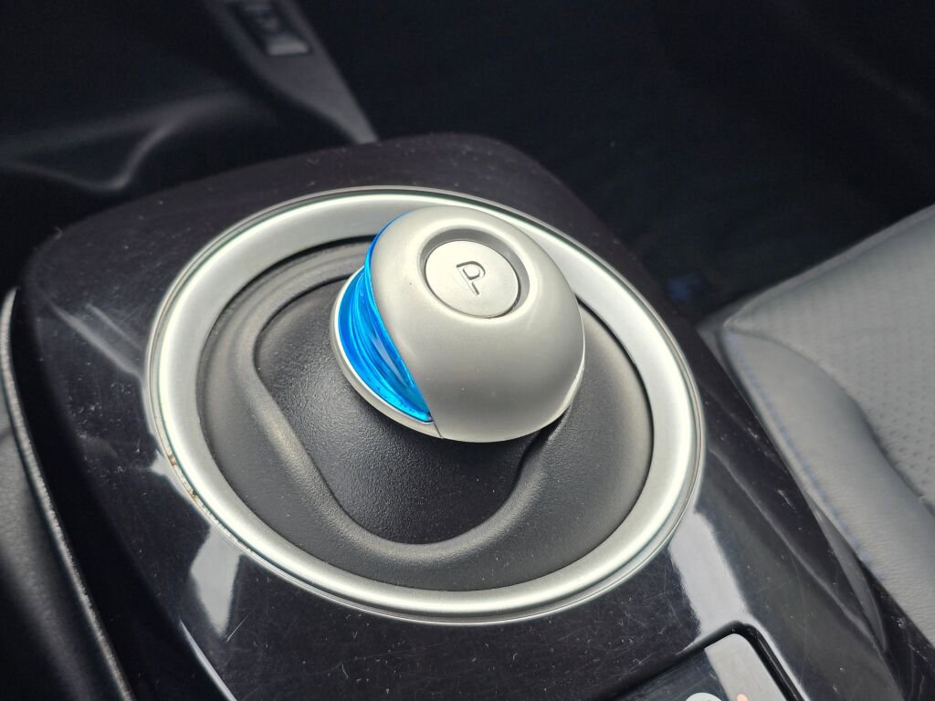 Used 2013 Nissan Leaf SL w/ Premium Pkg image 28