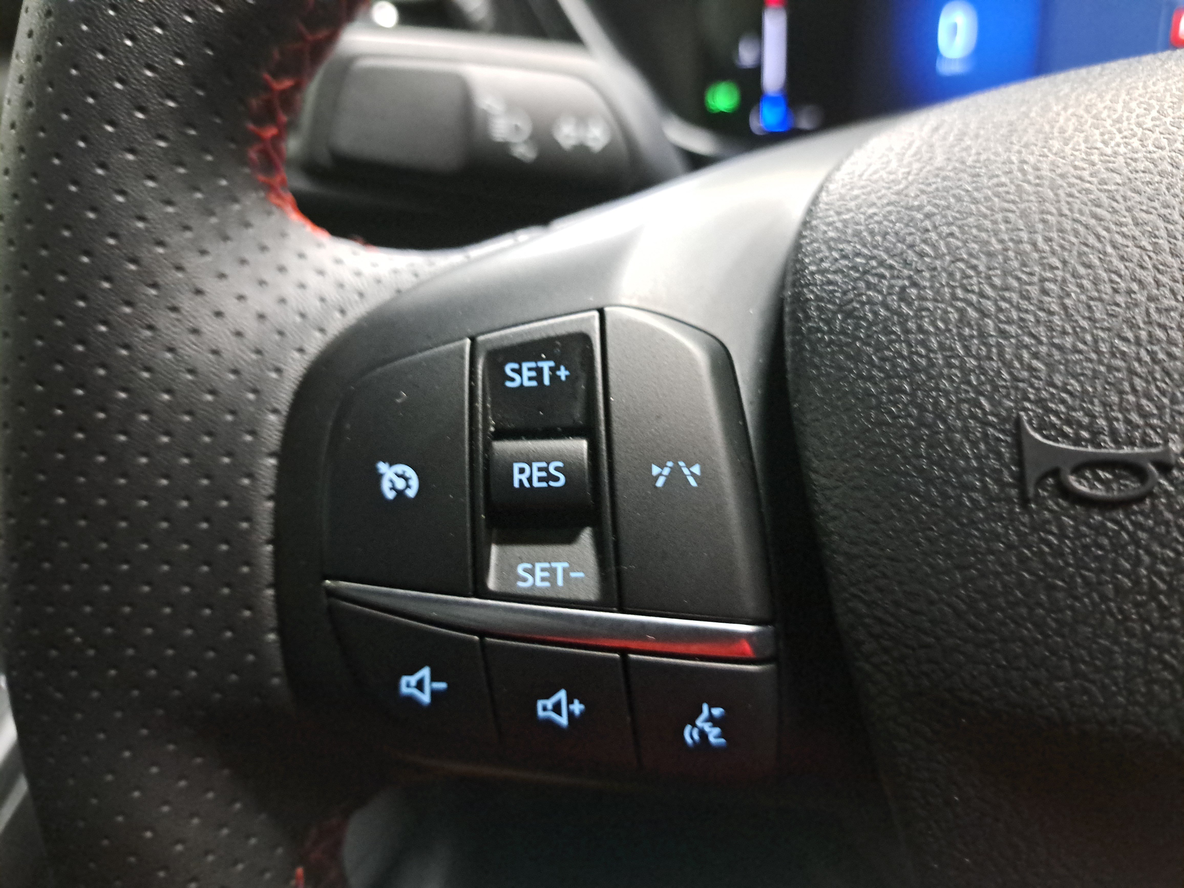 Used 2025 Ford Escape ST-Line FWD image 17