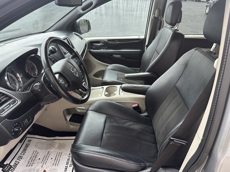 Used 2020 Dodge Grand Caravan SXT FWD image 6