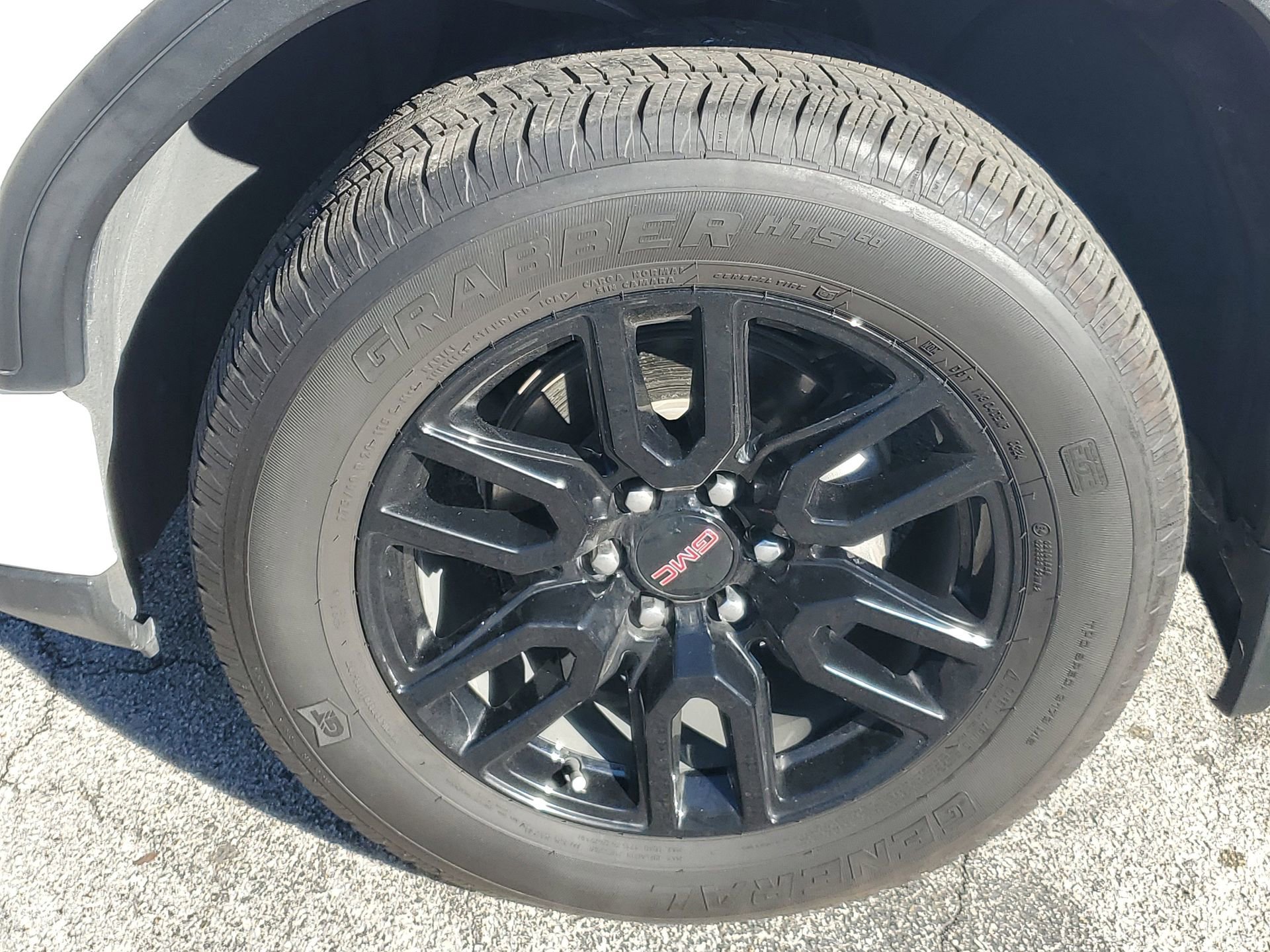 Used 2024 GMC Sierra 1500 Elevation w/ Preferred Package image 5