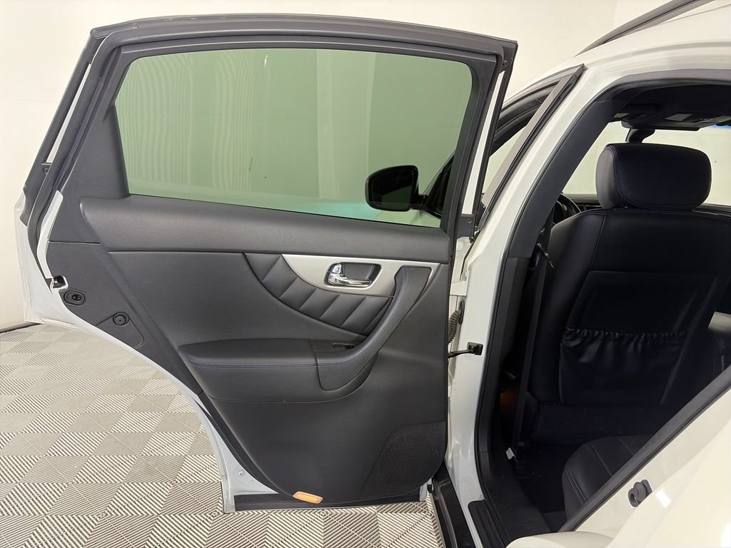 Used 2016 INFINITI QX70 AWD w/ Premium Package image 12