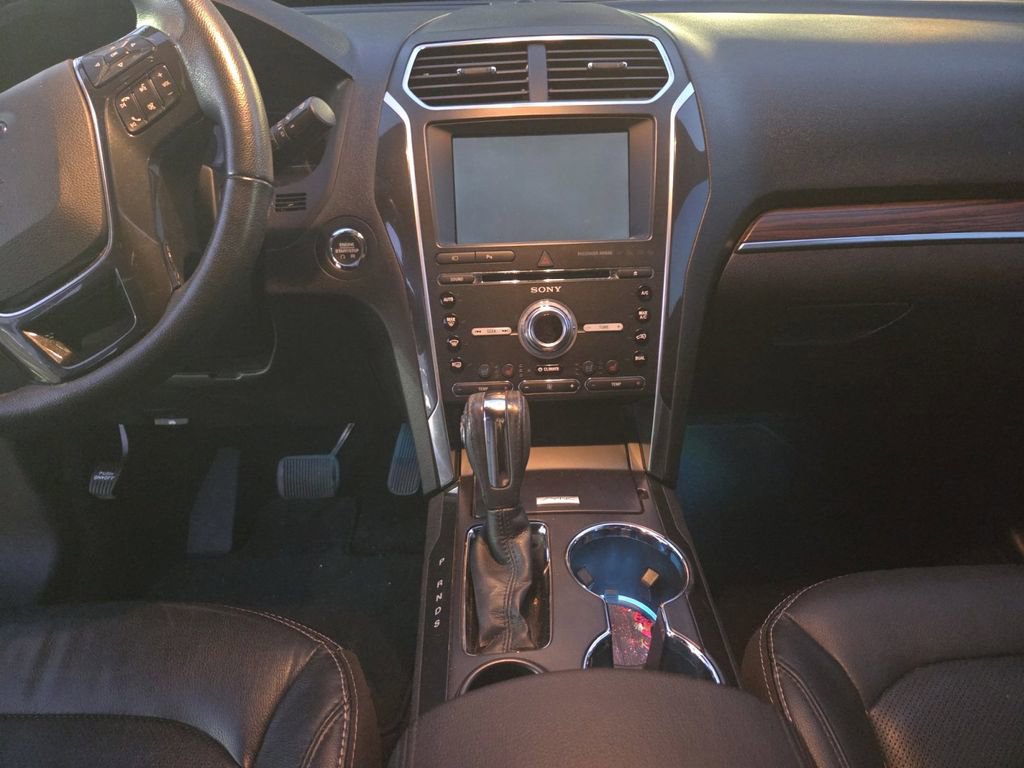 Used 2018 Ford Explorer Limited image 11