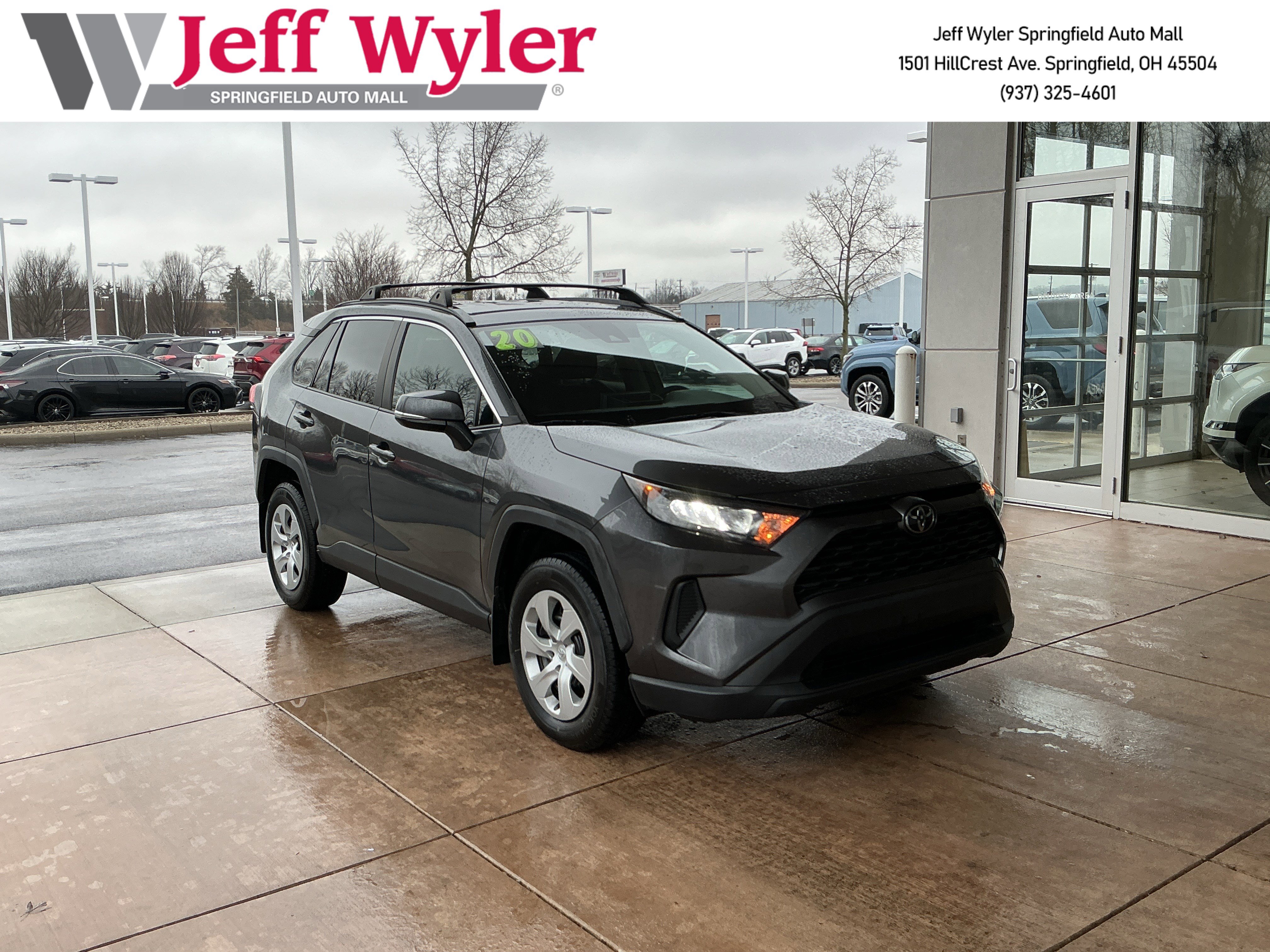 Used 2020 Toyota RAV4 LE image 1