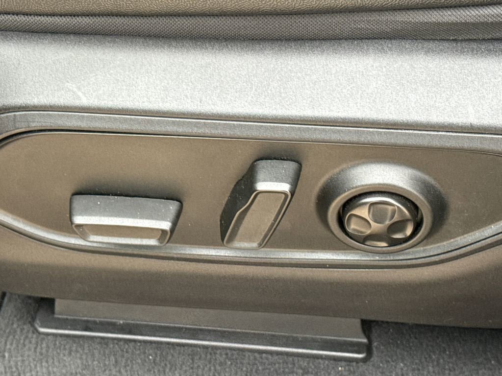 Used 2024 Jeep Grand Cherokee Altitude image 21