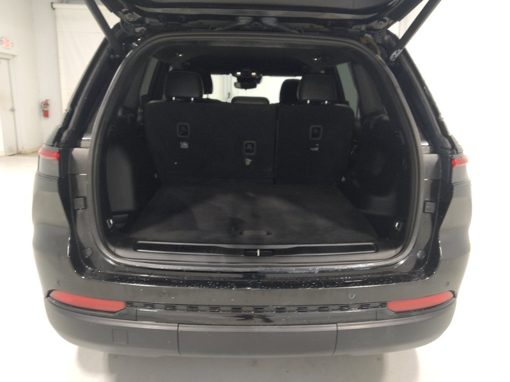 Used 2023 Jeep Grand Cherokee Altitude AWD/4WD image 29