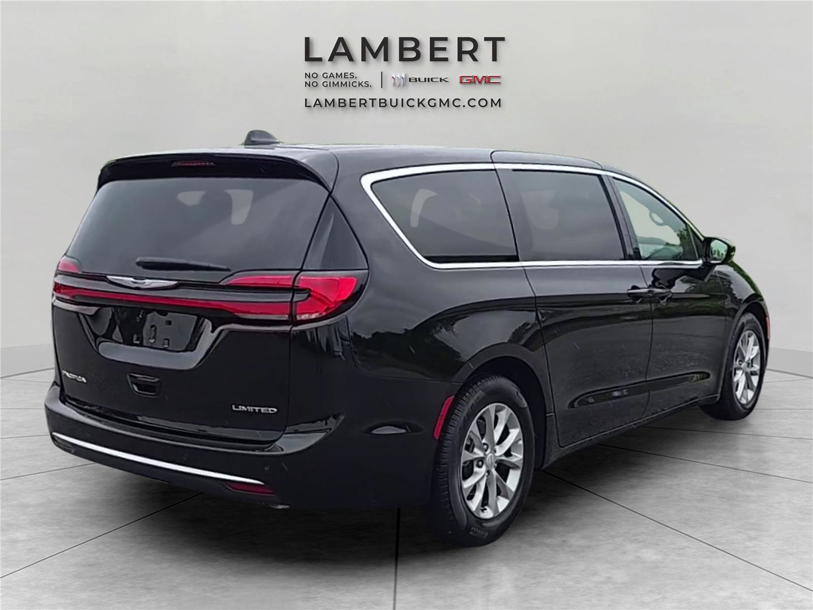 Used 2026 Chrysler Pacifica Limited FWD image 5