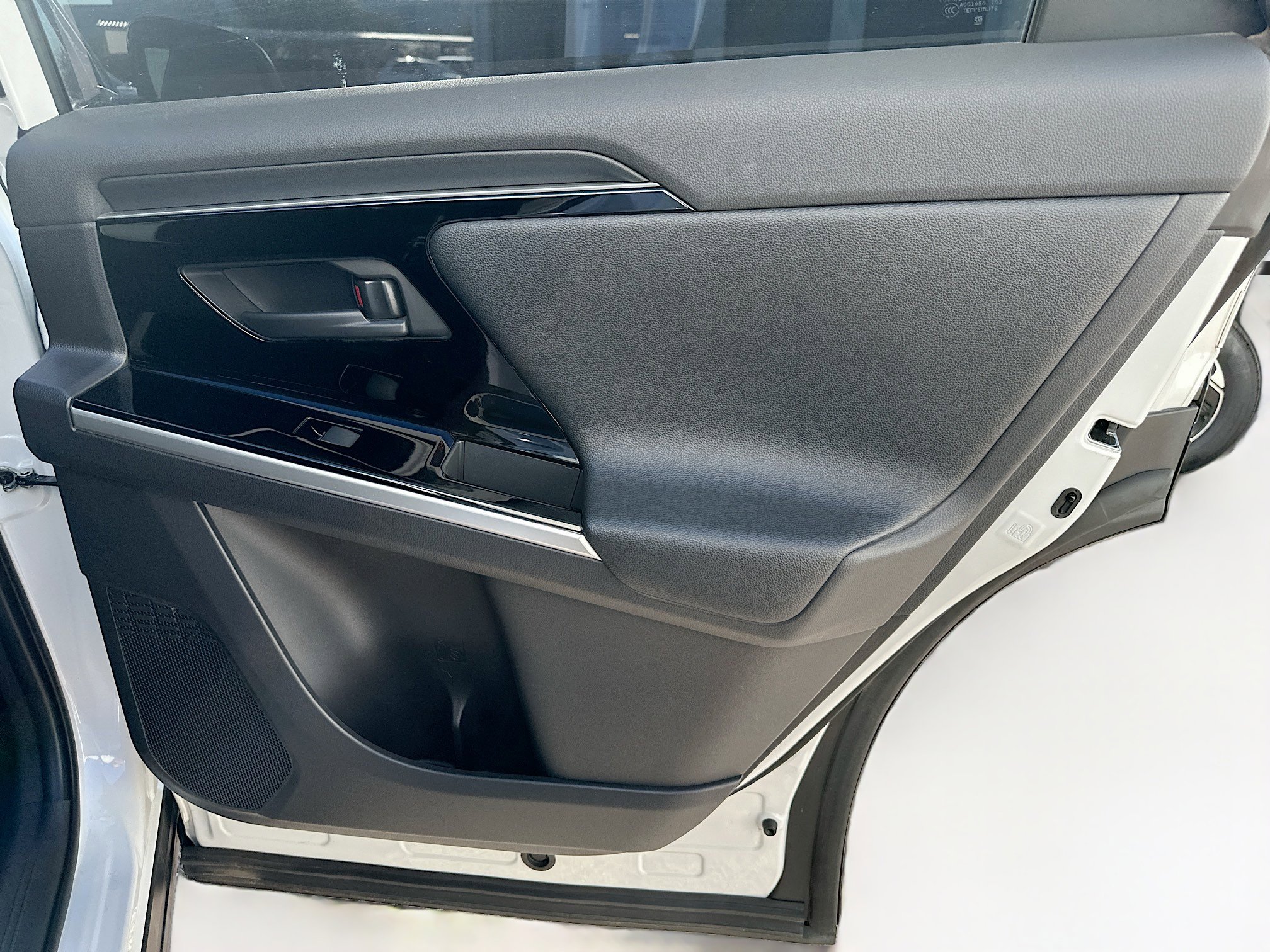 Used 2024 Toyota bZ4X XLE w/ Weather Package image 30