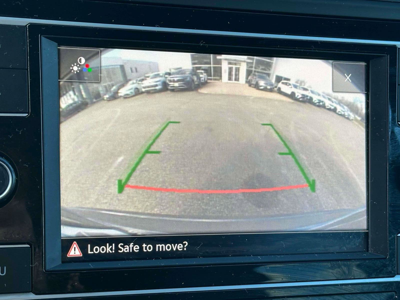 Certified 2022 Volkswagen Atlas Cross Sport SE image 28