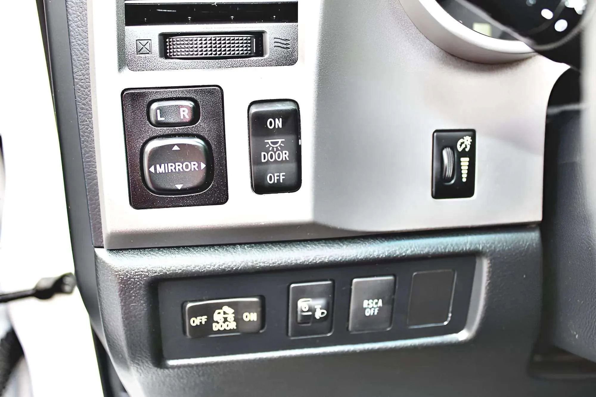 Used 2013 Toyota Tundra SR5 AWD/4WD image 14