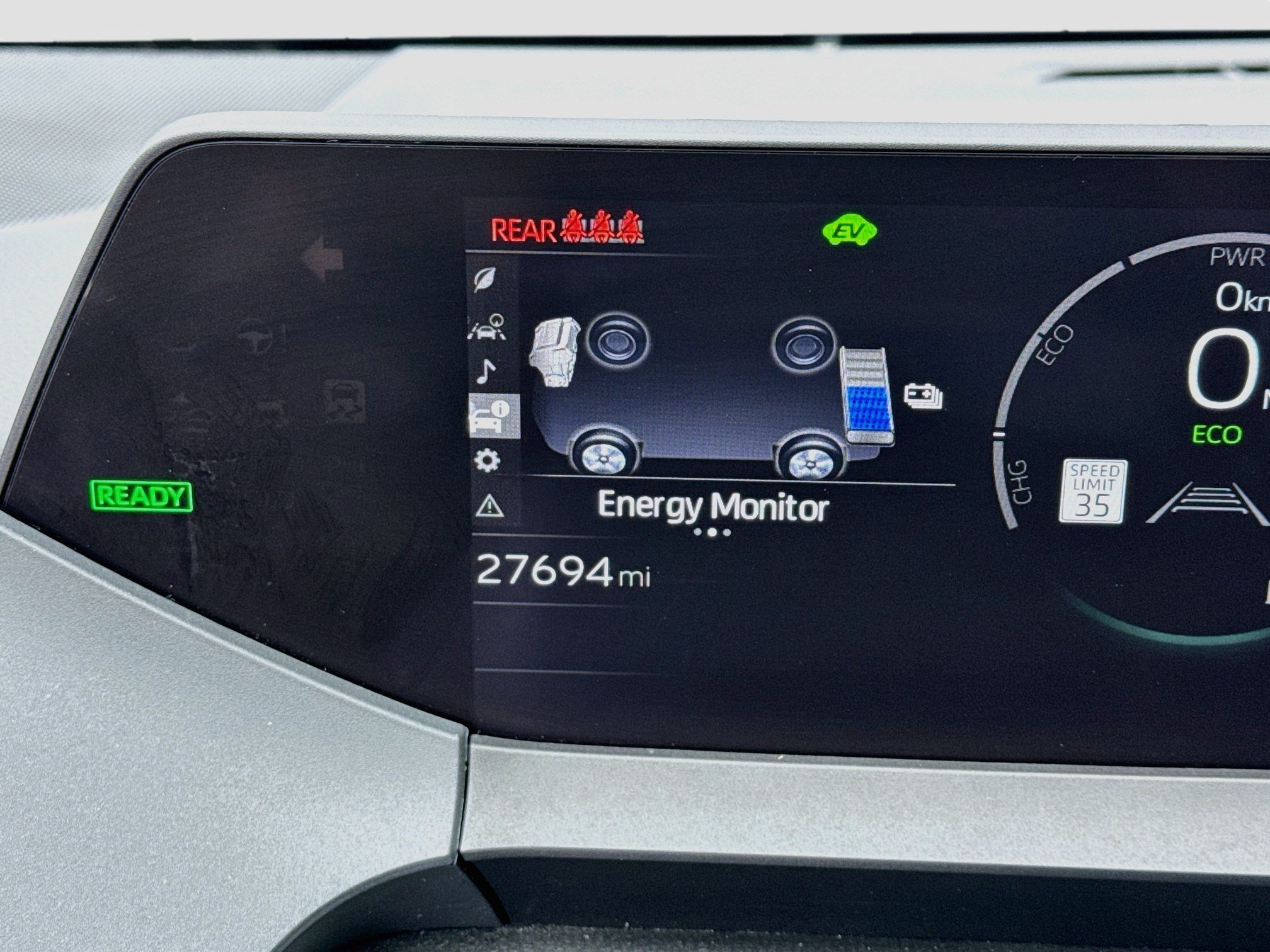 Used 2025 Toyota Prius XLE FWD image 8
